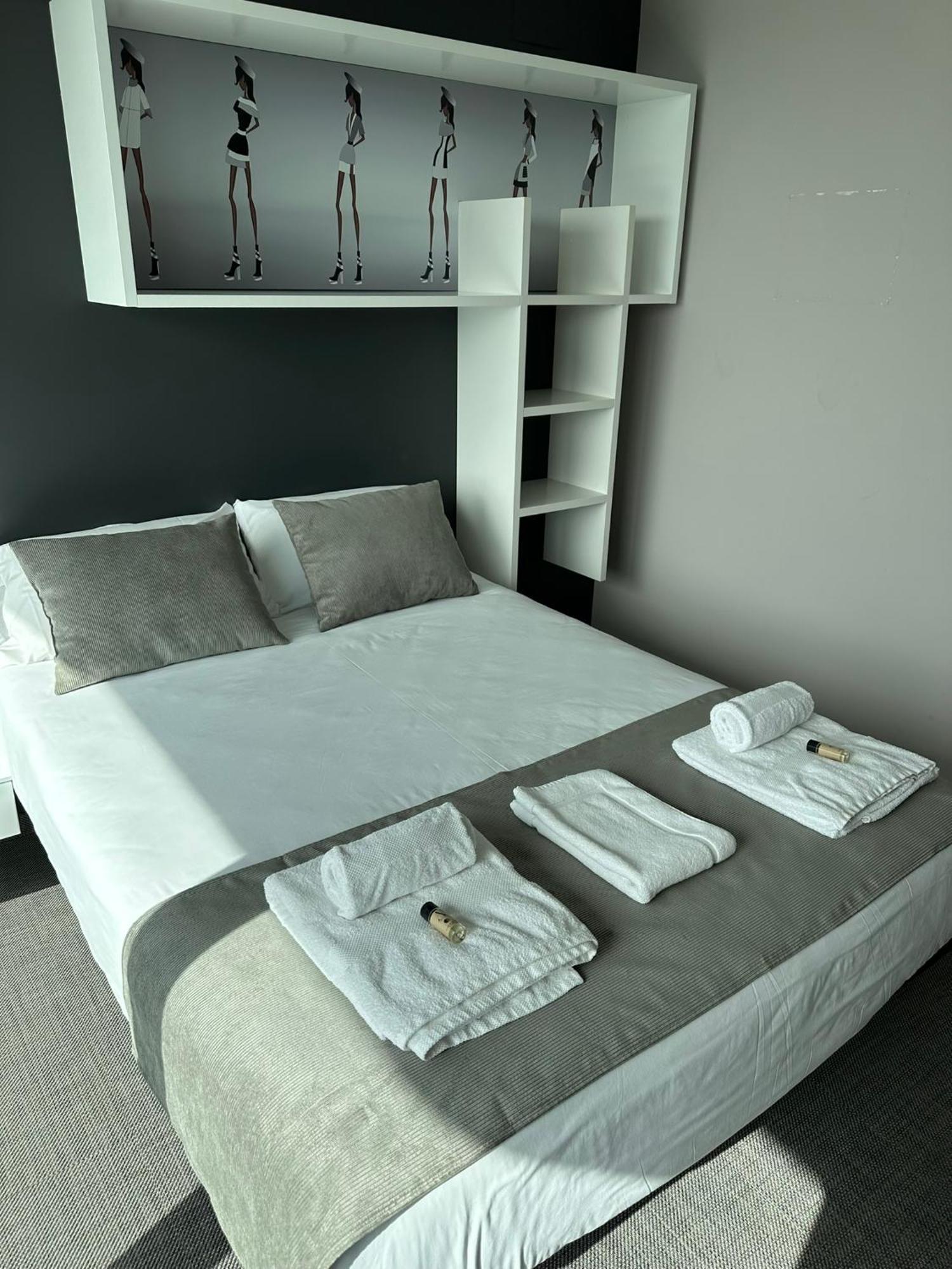 Vila Tres Prismas Exclusive Sarria Exteriér fotografie