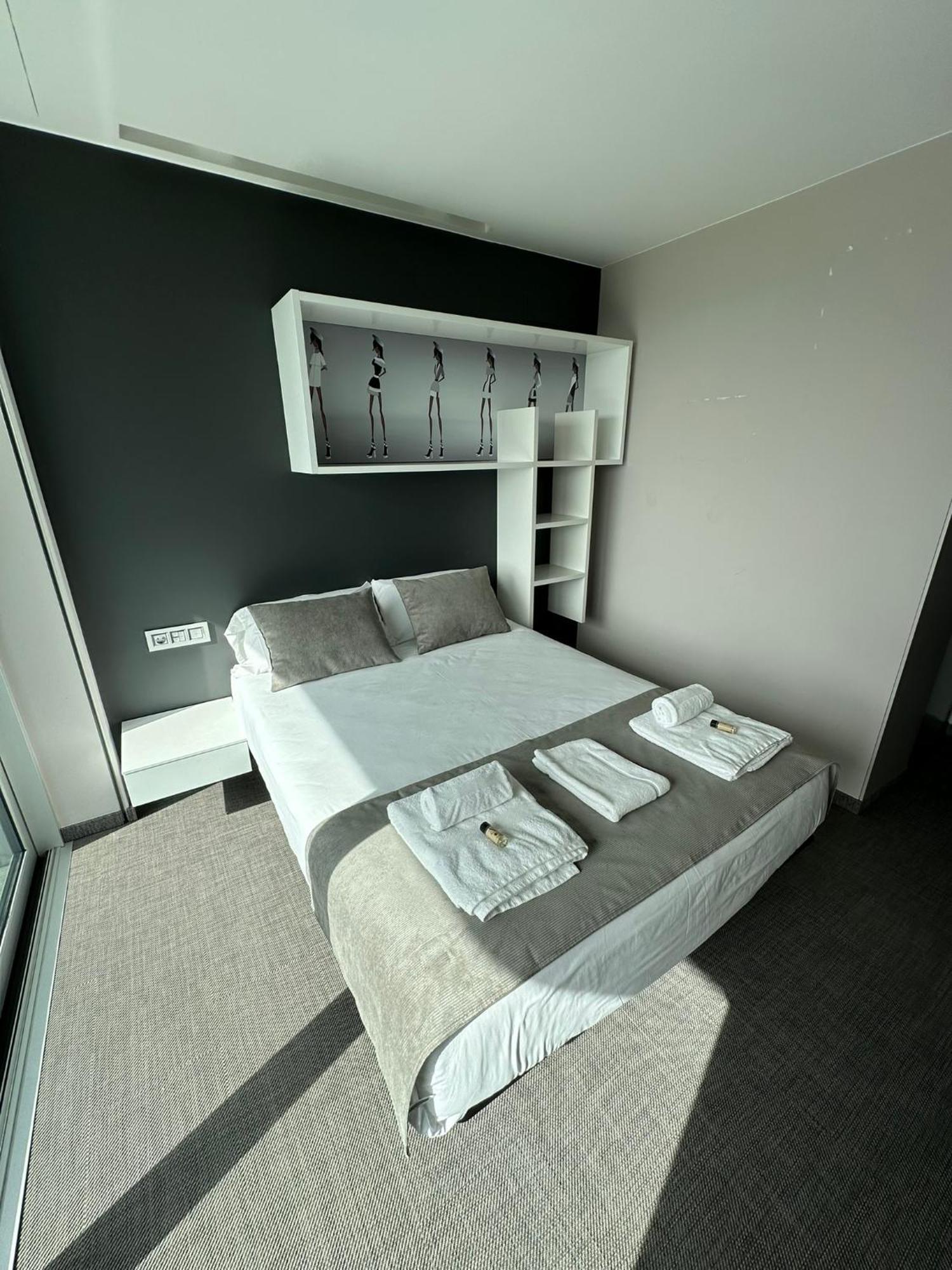 Vila Tres Prismas Exclusive Sarria Exteriér fotografie