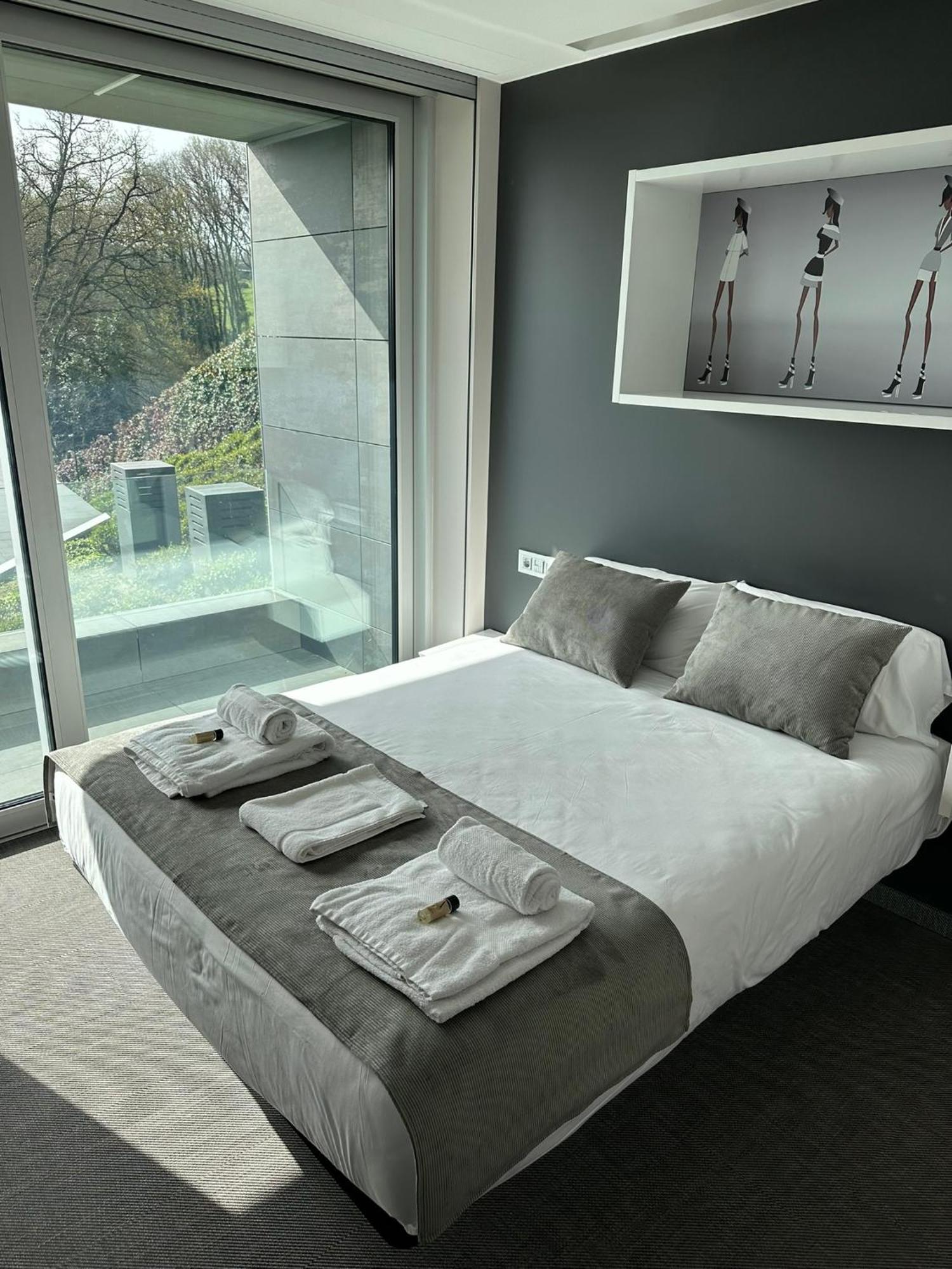 Vila Tres Prismas Exclusive Sarria Exteriér fotografie