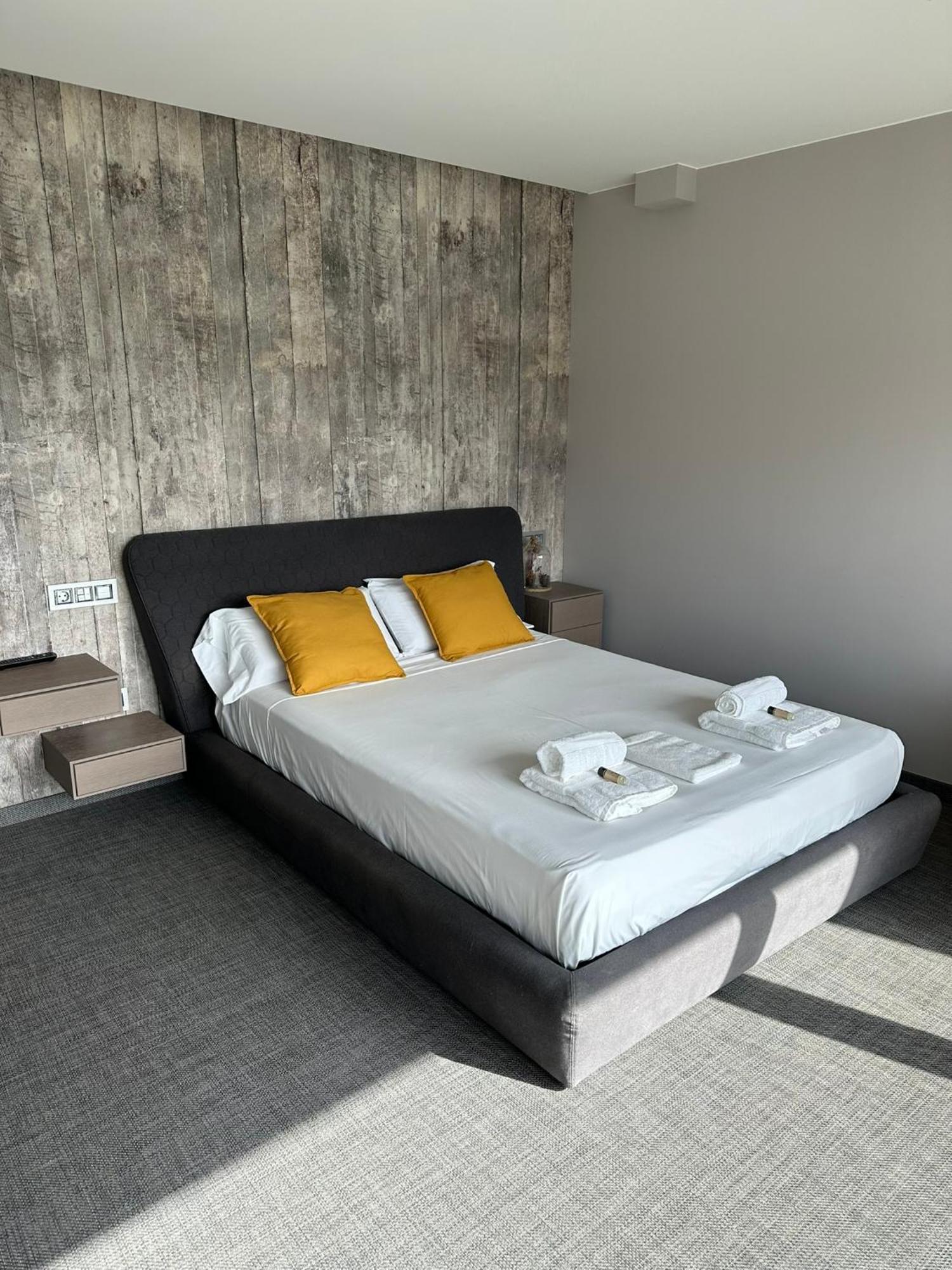 Vila Tres Prismas Exclusive Sarria Exteriér fotografie